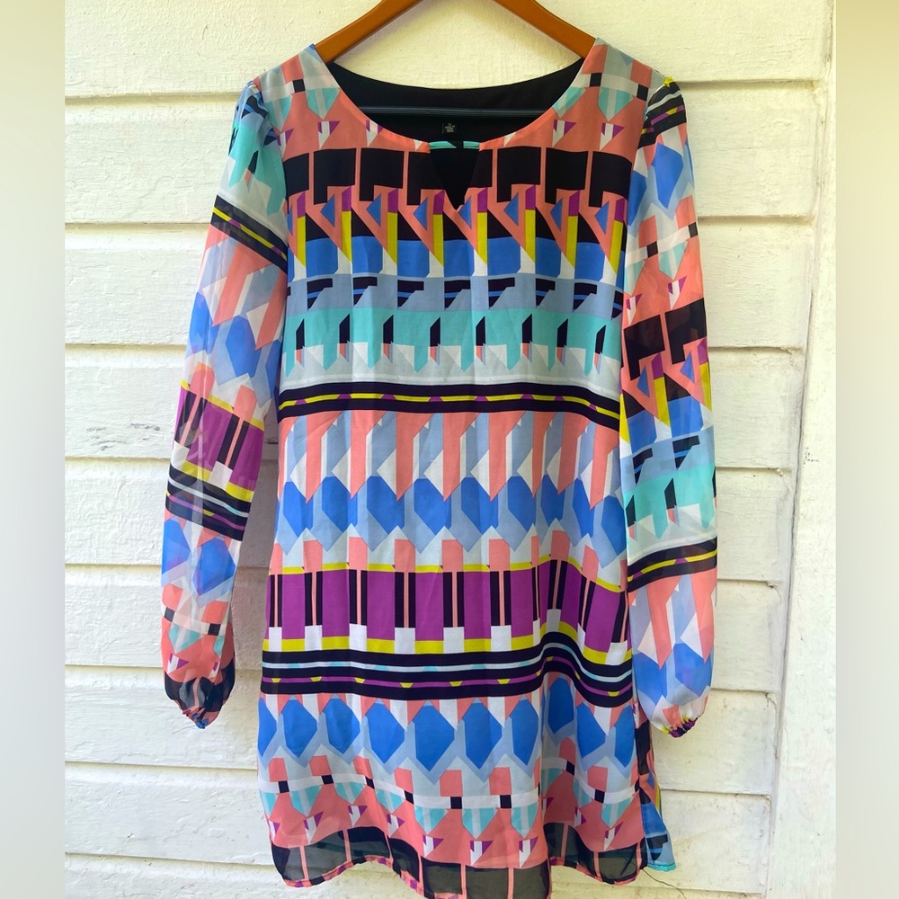 Vintage Colorful Geometric Patterned Dress.
Split sleeve .
Almost new .